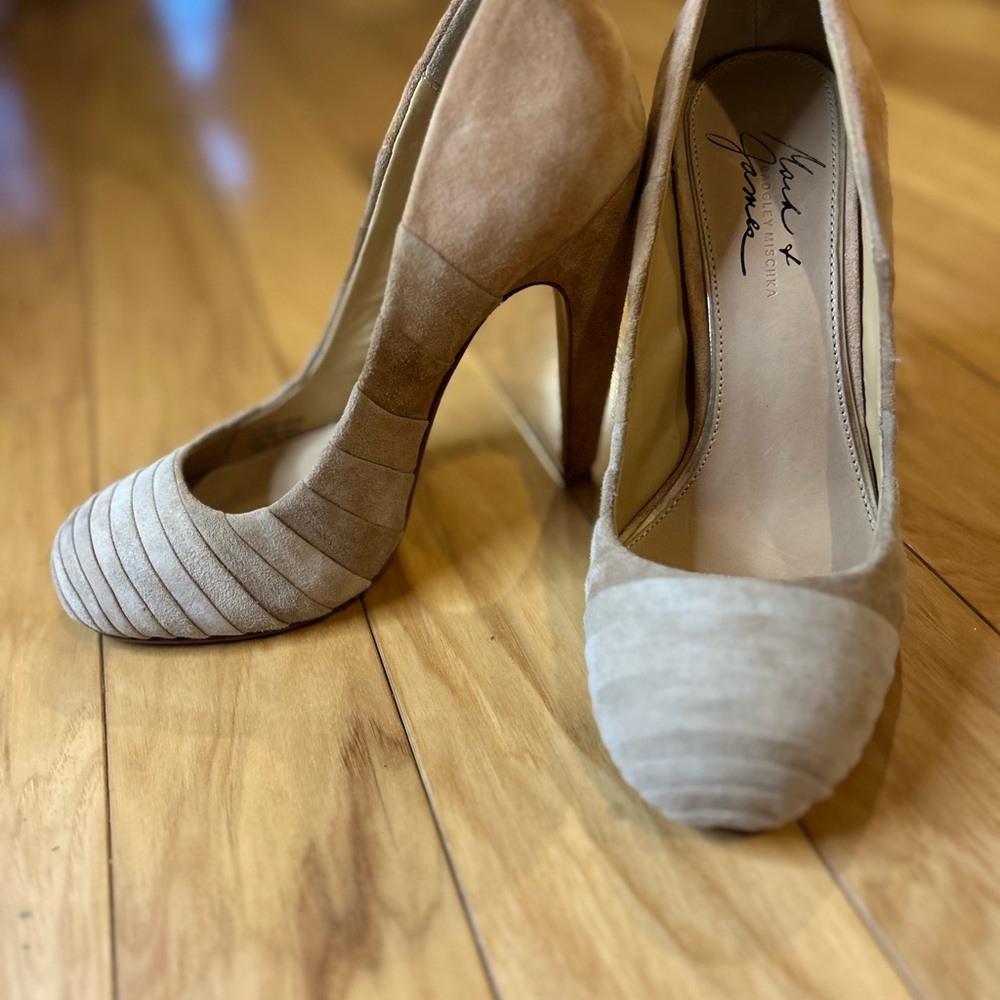 Mark & James Badgley Mischka Taupe Suede Pleated Toe Pumps